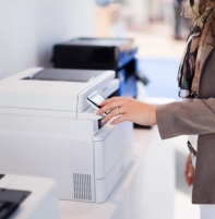 Máy in văn phòng có in được decal không? Giải đáp chi tiết